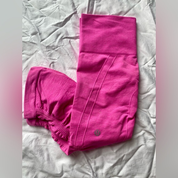 Lululemon In The Flow Cropped Leggings, Size: 2, Color: Hot Pink - Picture 3 of 3